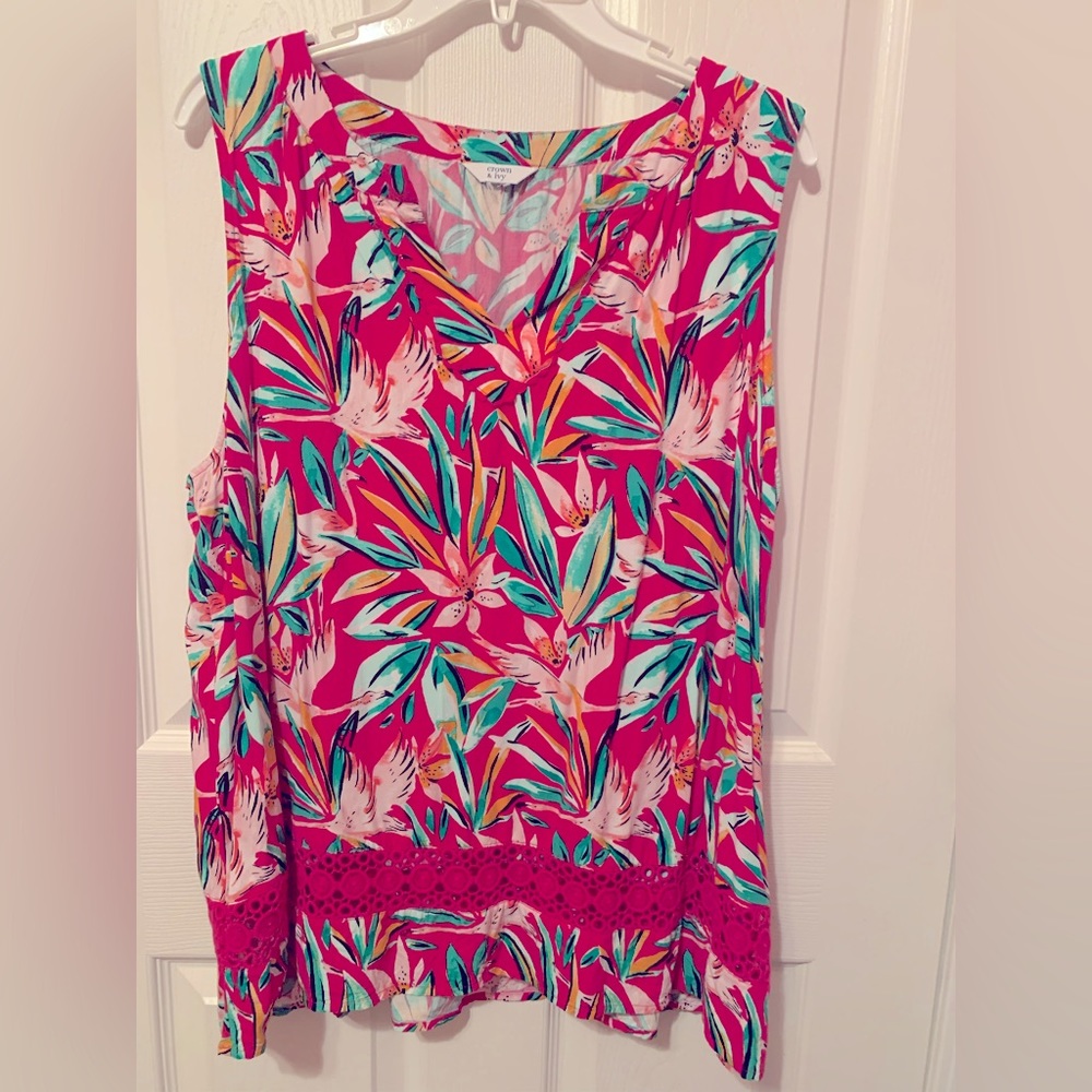 Crown & Ivy top